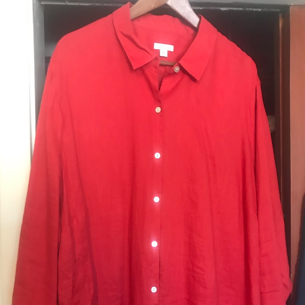 Linen roll-sleeve shirt.